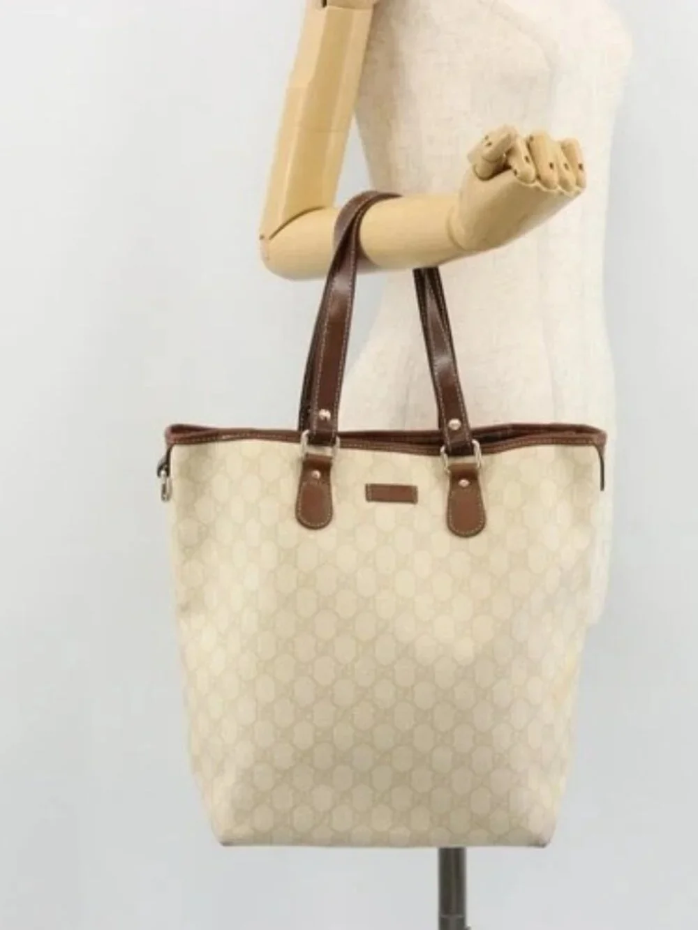 GUCCI GG Supreme Tote Bag PVC Ivory Gold 189896 Auth BAZ627